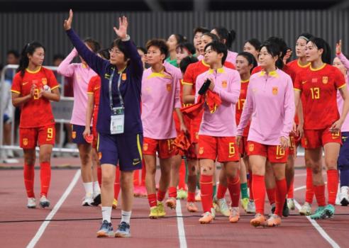 关于世界体育赛场：中国女足新晋冠军，赢得掌声的信息
